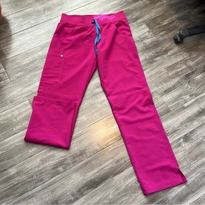 Figs Kade scrub bottoms in raspberry. Size Small